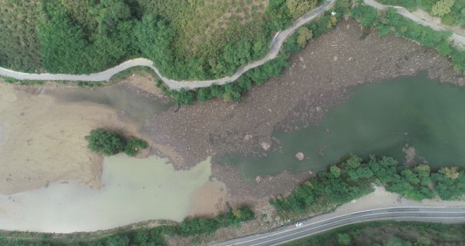 Heyelan İle Oluşan Sera Gölü Sel Kurbanı Oldu