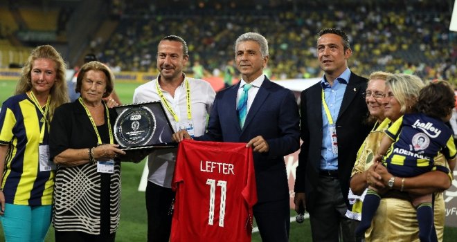 Lefter Küçükandonyadisin Ailesine Plaket Verildi