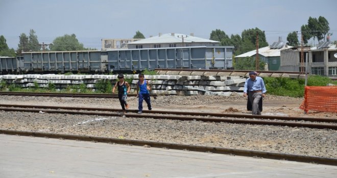 Demiryolunda Alt Geçit Çalışmasına Başlandı