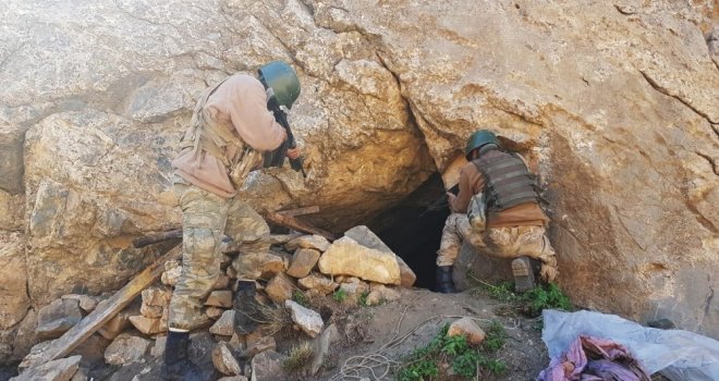 Pkk Terör Örgütüne Ait 2 Sığınak Ve Çok Sayıda Malzeme İmha Edildi