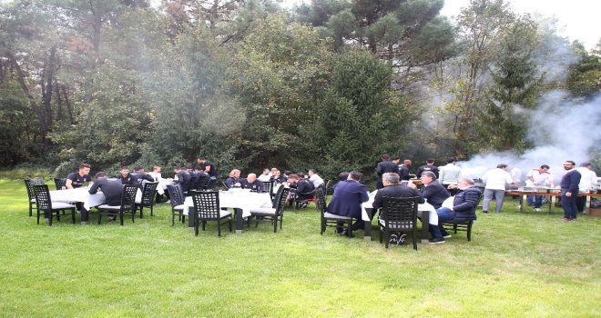 Bjk Nevzat Demir Tesislerinde Barbekü Partisi