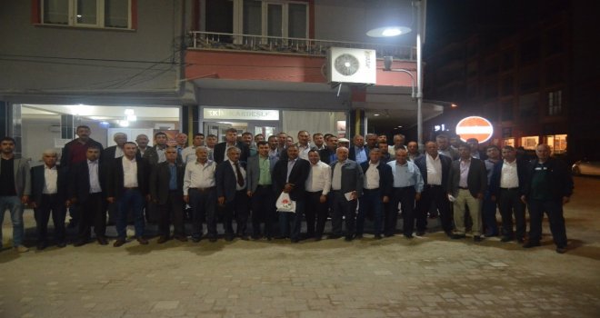 Ak Partiden Muhtarlara Yemek