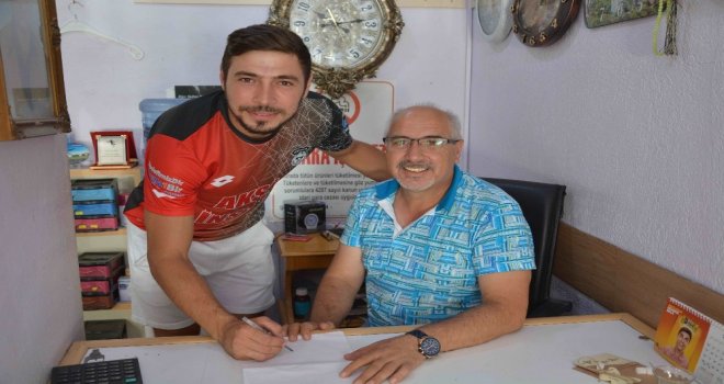 Ortaca Golcü Futbolcuya İmzayı Attırdı