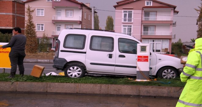 Direksiyon Başında Kalp Krizi Geçiren Sürücünün Kaza Anı Kamerada