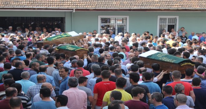 Kazada Hayatını Kaybeden Baba, Oğul Ve Babaanne Yan Yana Toprağa Verildi