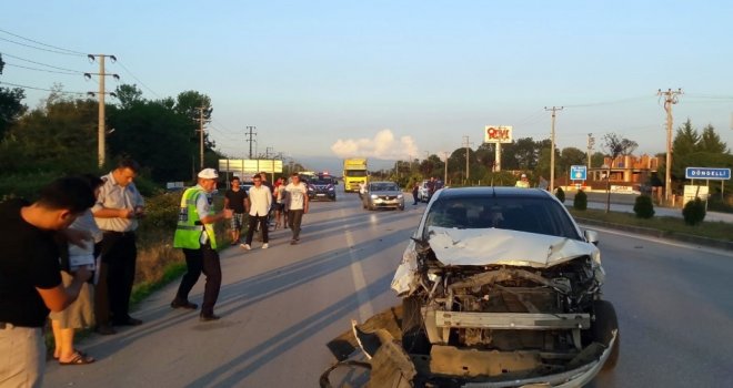 2 Büyükbaş Hayvana Çarpan Araç Hurdaya Döndü