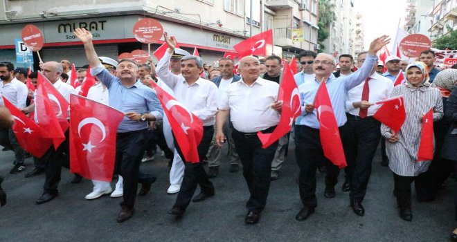 Mersinde 15 Temmuz Yürüyüşü