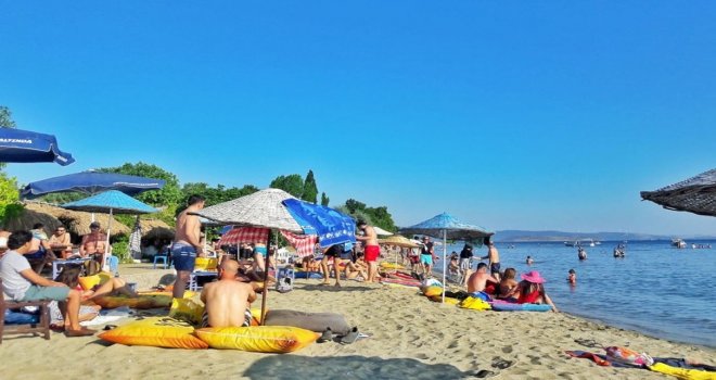 Erdek Tatilcilerin Akınına Uğruyor