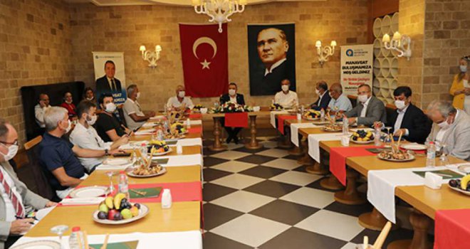 BAŞKAN BÖCEK MANAVGAT'TA TURİZMCİLERLE BULUŞTU