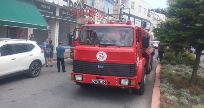 Turistik Caddede Korkutan Yangın