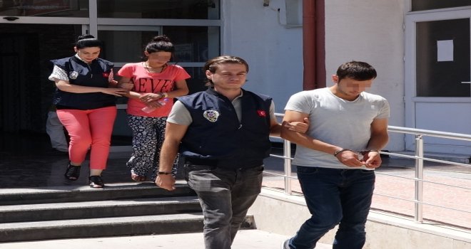 Mersinde Araç İçinde Fuhşa Polis Baskını