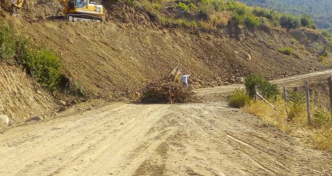 GÜNDOĞMUŞ'DA HEYELAN YAŞANAN YOL ONARILDI