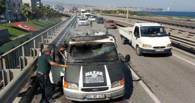 Sigara İzmariti Seyir Halindeki Kamyoneti Yaktı