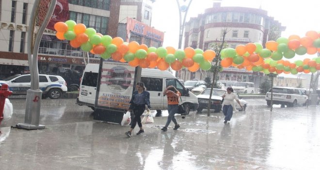 Hakkarideki Sağanak Yağış