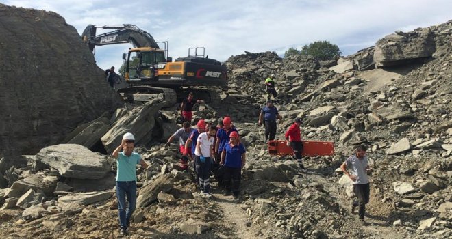 Toprak Altında Kalan Kamyon Şoförünün Cesedine Ulaşıldı