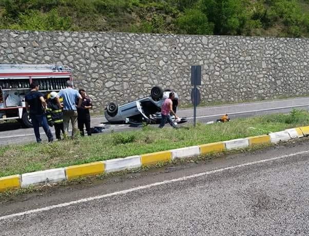 Zonguldakta Kontrolden Çıkan Araç Takla Attı;  2 Yaralı