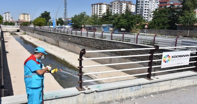 Kocasinanda Kanallar Temizlenip, İlaçlanıyor