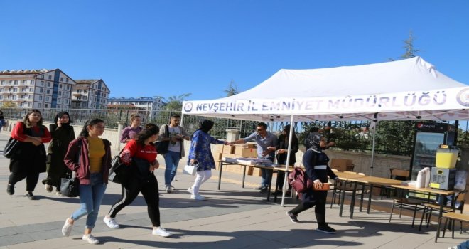 Nevşehir Emniyeti Nevü Öğrencilerine Hoş Geldin Standı Açtı