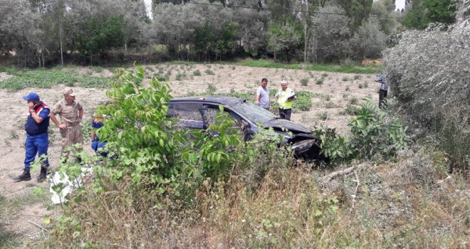 Düğünden Dönen Aile Kaza Yaptı : 1İ Ağır 4 Yaralı