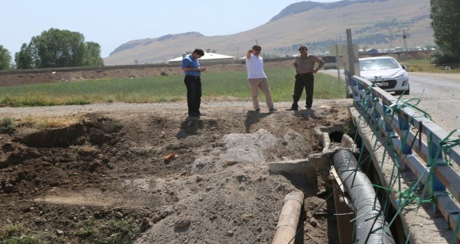 Köprüden Geçen Kanalizasyon Hattı Yenilendi