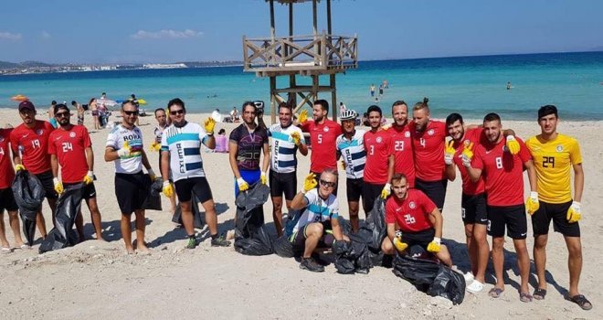 Dünya Temizlik Gününde Çeşme Plajları Temizlendi