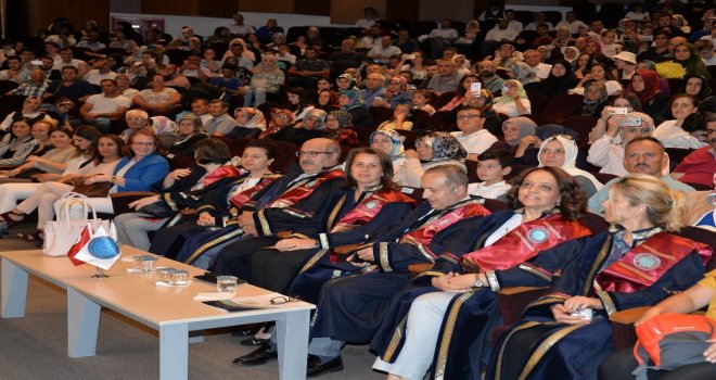 Sağlık Bilimleri Fakültesinde Diploma Heyecanı